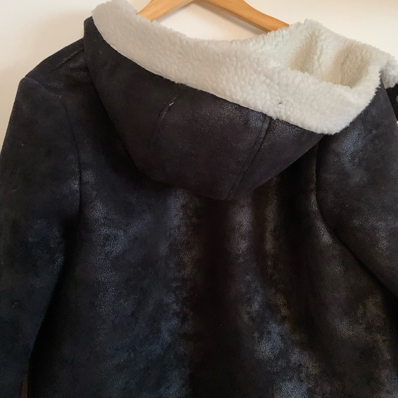 Guess Faux Suede and Sherpa interior Winter/ Fall Jacket - Picture 6 of 6